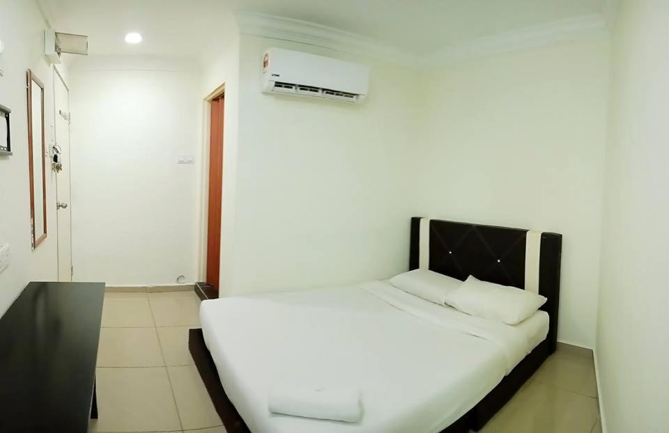 Cattleya Glory Hotel 2*