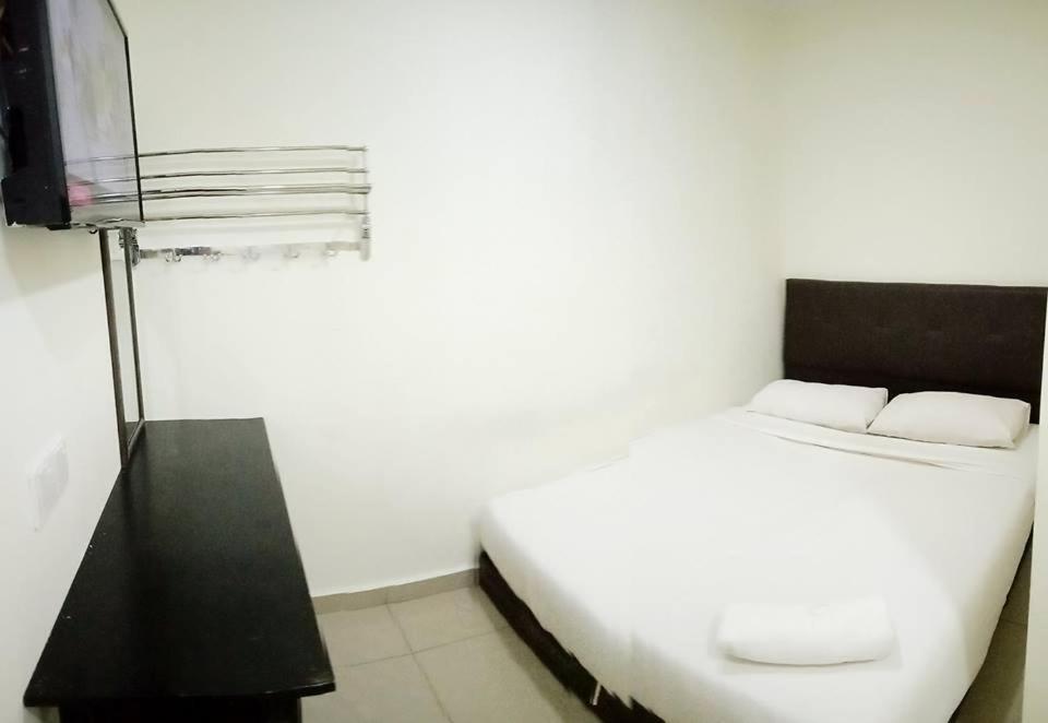 Cattleya Glory Hotel 2*